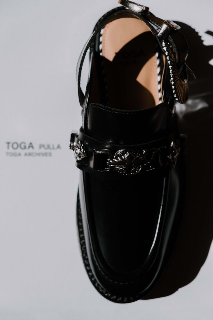 TOGA PULLA chaussure noir vernis